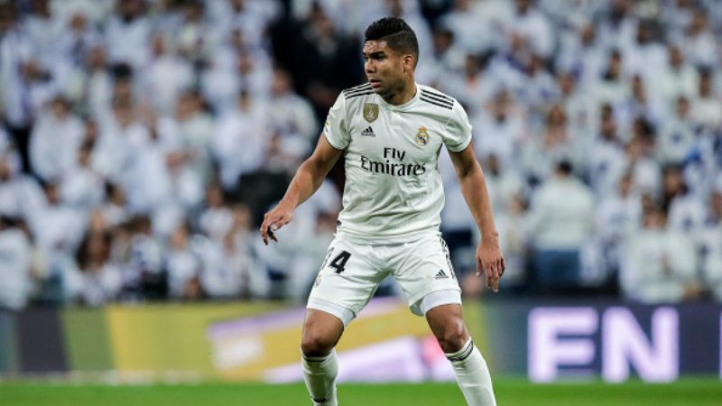 Raksasa Liga Inggris, Liverpool telah menolak tawaran untuk mengontrak Casemiro. Ada beberapa faktor yang mempengaruhi keputusan The Reds, salah satunya penampilan apik yang ditujukkan wonderkidnya. Copyright: © INDOSPORT