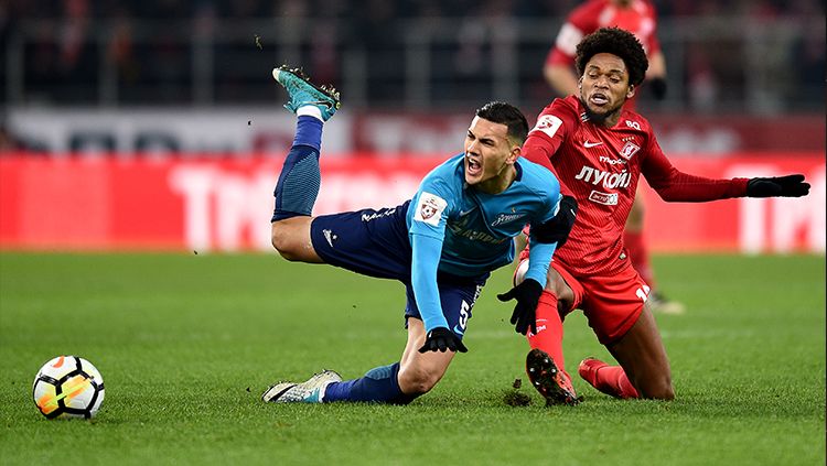 leandro paredes (kiri) dan Luiz adriano (kanan) Copyright: © INDOSPORT