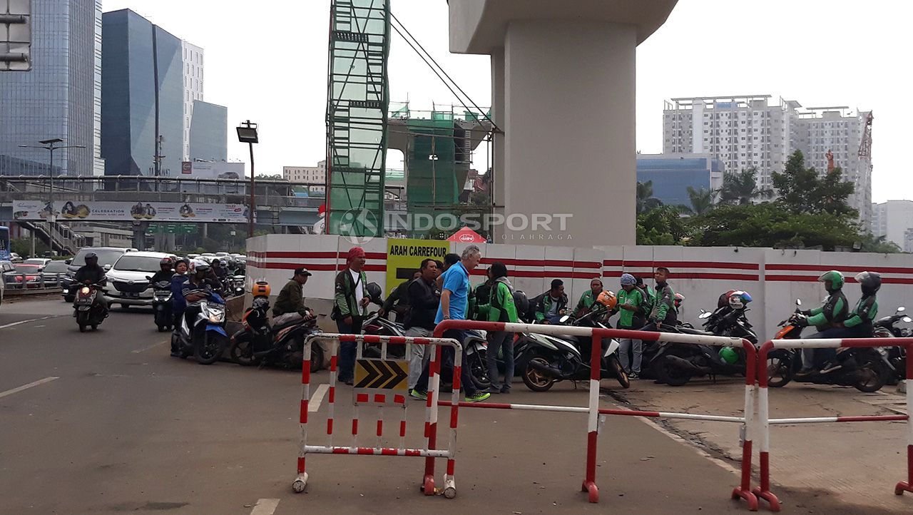 Ivan Kolev terlihat berjalan di daerah cawang Jakarta Timur. Copyright: © Herry Ibrahim/Indosport.com