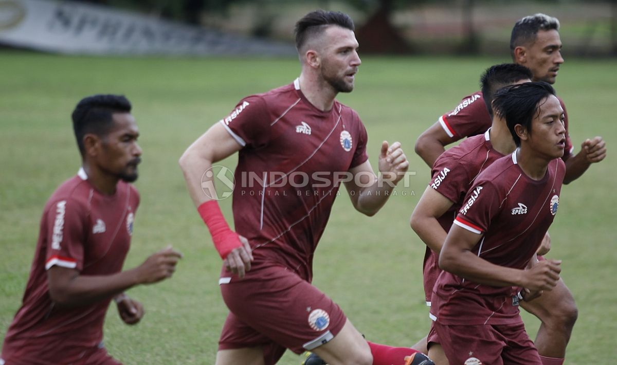 Marko Simic (kedua dari kiri) juga sudah terlihat berlatih bersama Persija. Copyright: © Herry Ibrahim/INDOSPORT