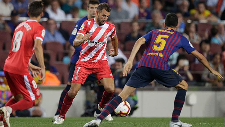 Christian Stuani, striker Girona saat melawan Barcelona. Copyright: © INDOSPORT