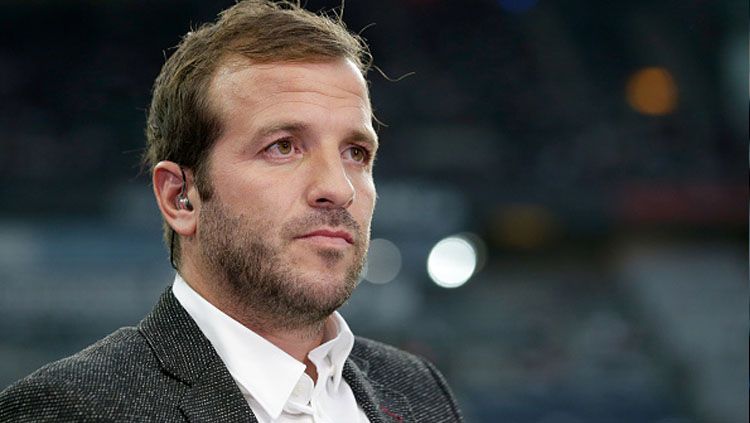 Mantan gelandang Timnas Belanda, Rafael van der Vaart, menyarankan kepada Donny van de Beek agar segera menerima tawaran Real Madrid. Copyright: © INDOSPORT