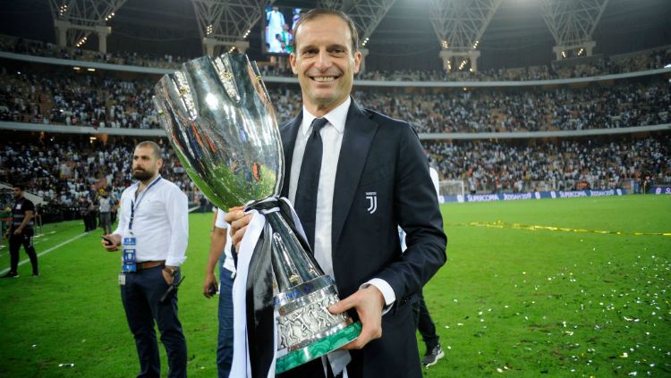 Massimiliano Allegri saat merayakan gelar Supercoppa Italiana bersama Juventus, Kamis (17/01/19). Copyright: © INDOSPORT