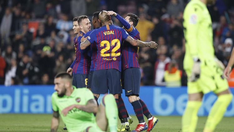 Para pemain Barcelona merayakan gol ke gawang Levante pada ajang Copa del Rey, Jumat (18/01/19). Copyright: © Twitter/@tobiasram1r0