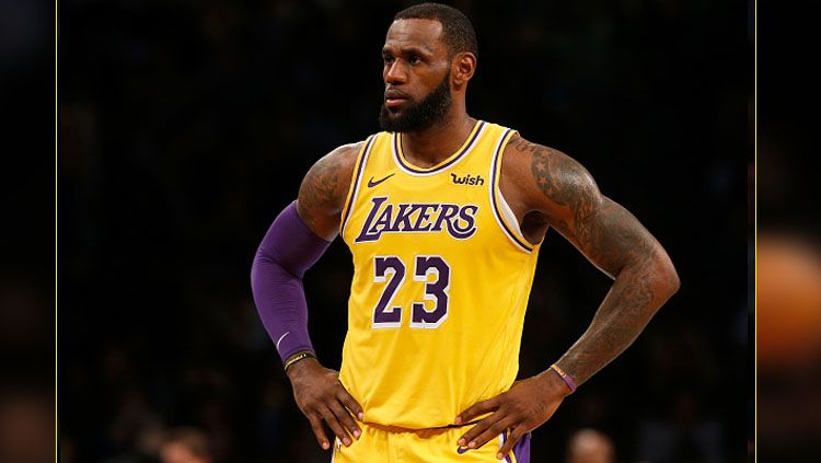 Bintang Los Angeles Lakers, LeBron James, yang akan bermain di film Space Jam 2, kabarnya akan beradu akting dengan pemain Golden State Warriors. Copyright: © Getty Images