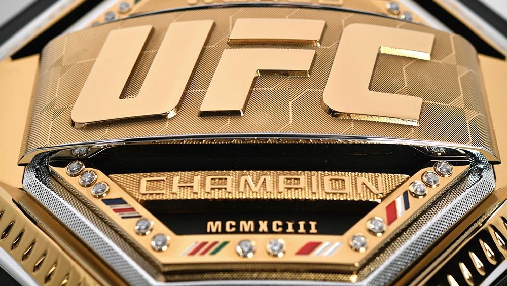Sabuk baru UFC kelas ringan yang akan diperebutkan usai Khabib Nurmagomedov pensiun. Copyright: © Indosport.com