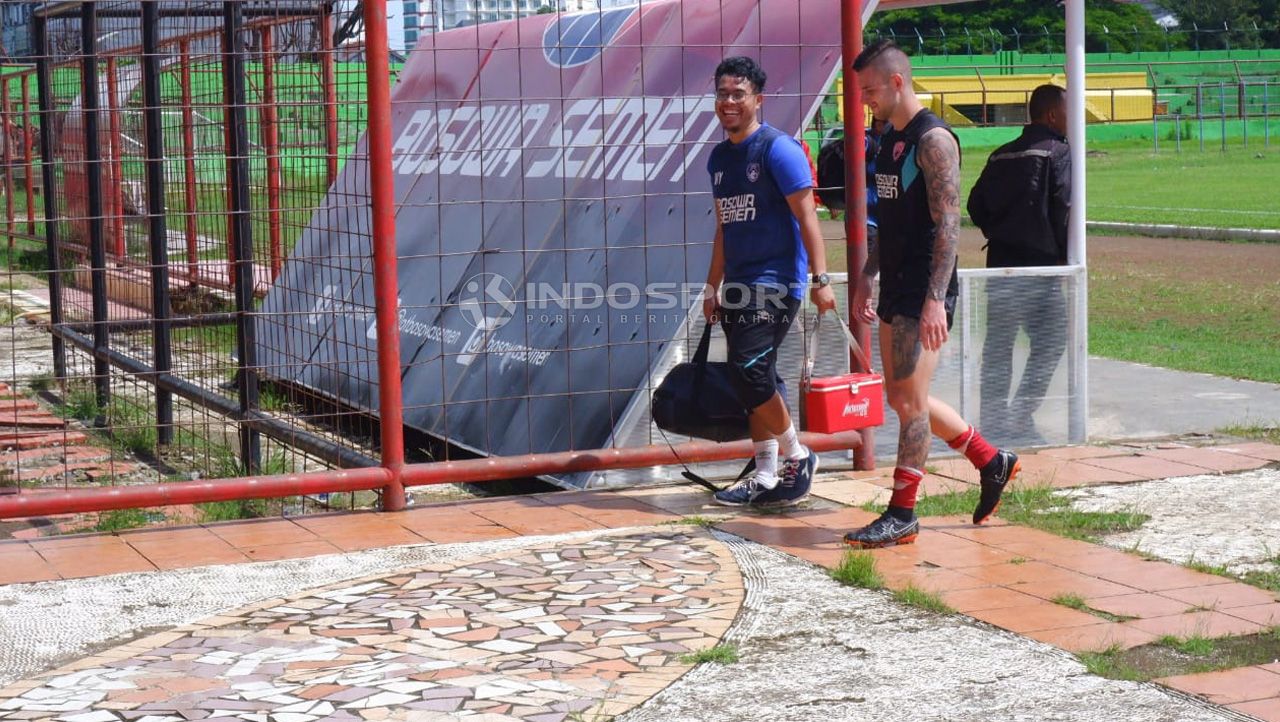 Pemain PSM Makassar, Aaron Evans mulai mendapat pujian dari suporter Juku Eja. Copyright: © Wira Wahyu Utama/Indosport.com