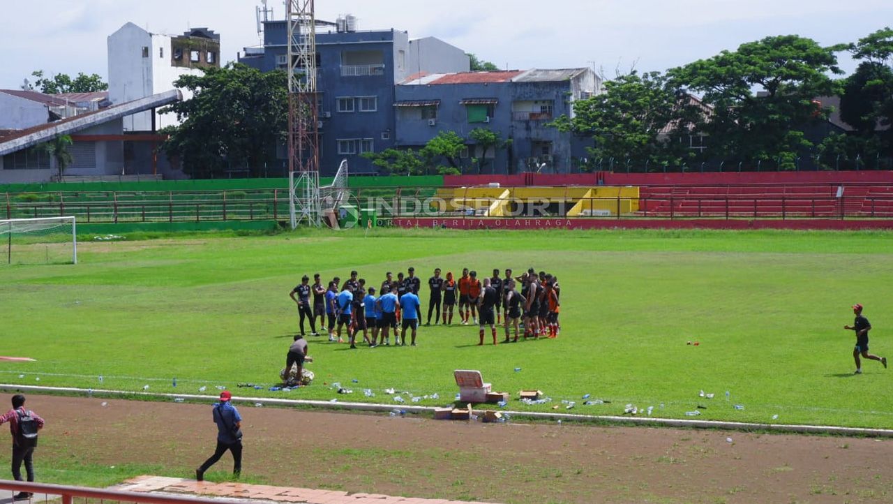 Viral menjadi kebun sayur saat kompetisi Liga 1 2020 vakum, berikut sejarah Stadion Mattoangin kandang PSM Makassar. Copyright: © Wira Wahyu Utama/Indosport.com