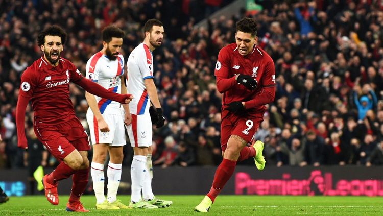 Dua pemain Liverpool Mohamed Salah (kiri) dan Roberto Firmino (kanan) saat merayakan gol ke gawang Crystal Palace dalam ajang Liga Primer Inggris (Premier League), Sabtu (19/01/19). Copyright: © Twitter/@LFCSnapped