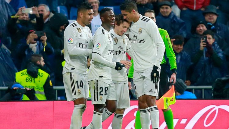 Luka Modric saat melakukan selebrasi usai cetak gol di pertandingan Real Madrid vs Sevilla, Sabtu (19/01/19). Copyright: © Getty Images