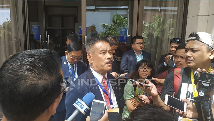 Umuh Muchtar saat memberikan pernyataan usai menghadiri kongres tahunan PSSI di Bali, Minggu (20/01/19).  Copyright: © Fitra Herdian/INDOSPORT