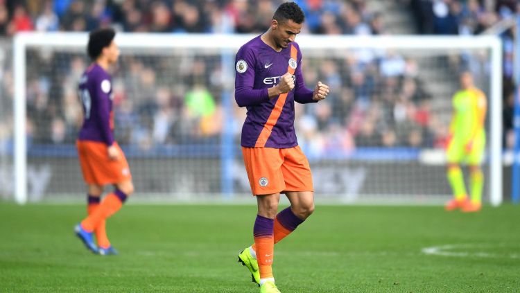 Bek Manchester City, Danilo, saat mencetak gol untuk timnya di pertandingan Liga Primer Inggris, Minggu (20/1/19). Copyright: © Getty Images