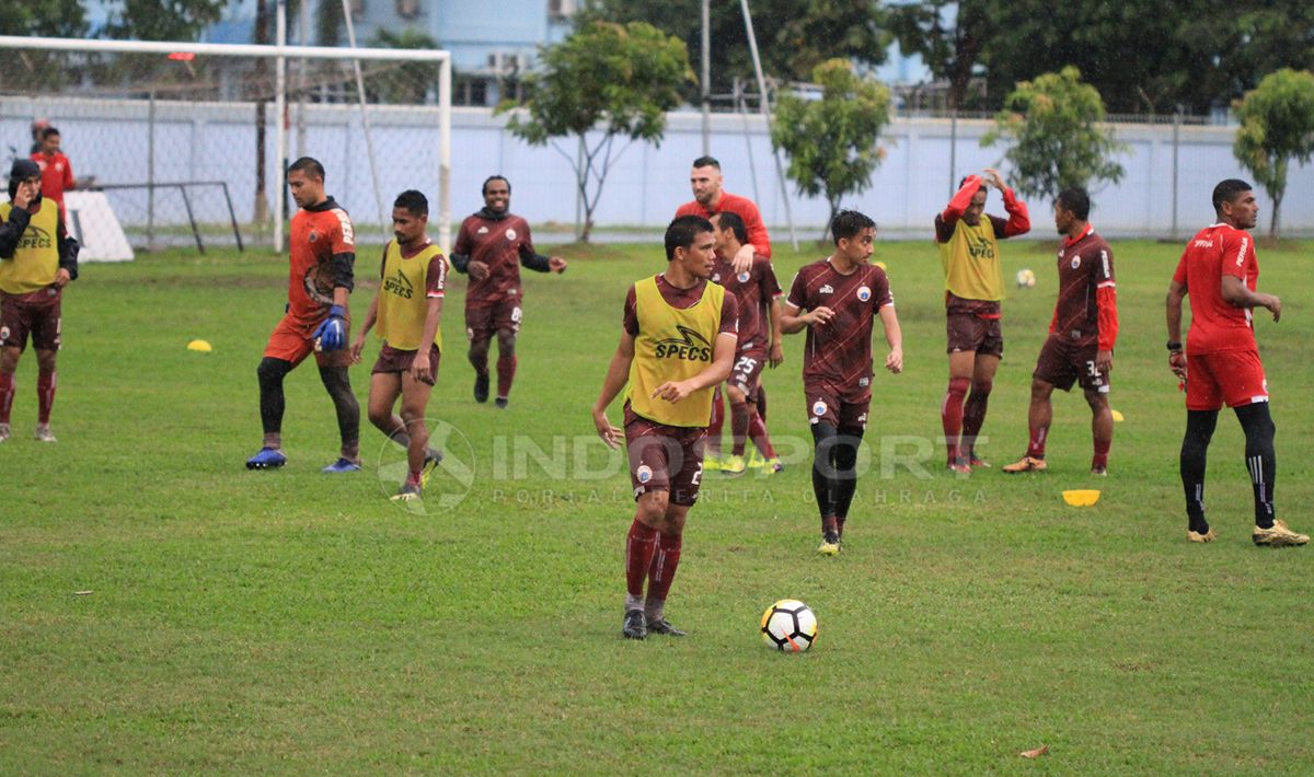 Sandi Sute dalam latihan tadi sore Copyright: © Muhammad Nabil/INDOSPORT