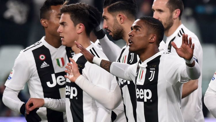 Douglas Costa merayakan golnya saat pertandingan Juventus vs Chievo, Selasa (22/01/19). Copyright: © Getty Images