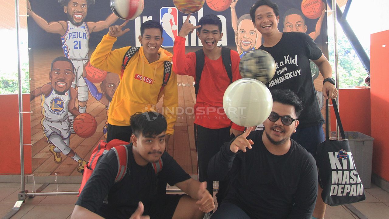 Grup freestyle bola basket dalam acara Tip-Off Akademi Pelatih Jr. NBA 2019. Copyright: © Muhammad Nabil/Soicaumienbac.cc
