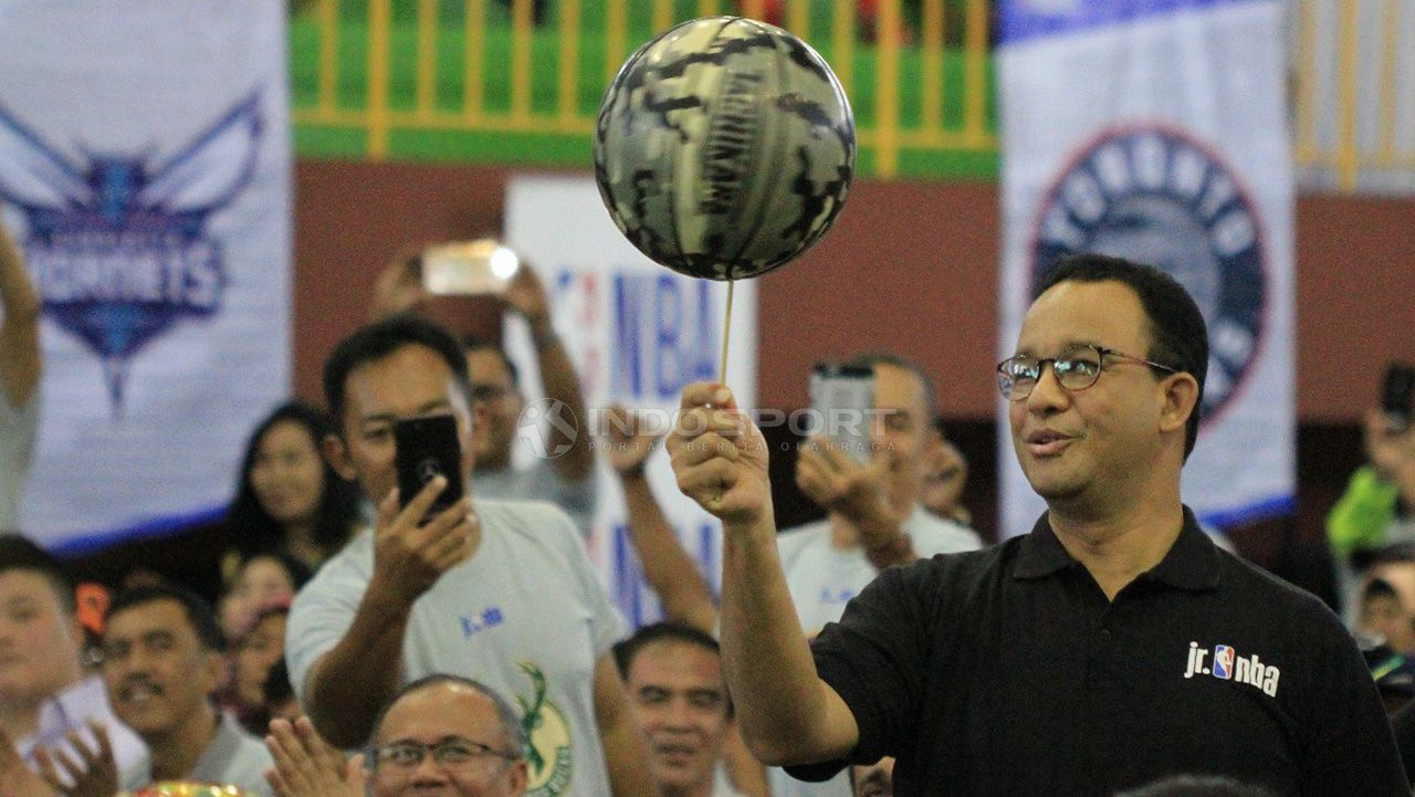 Anies Baswedan berjanji akan membangun Wasaka International Stadium untuk Barito Putera dan masyarakat Kalimantan Selatan. Copyright: © Muhammad Nabil/Indosport.com