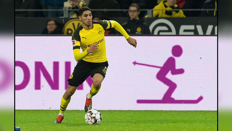 Pemain muda pinjaman Borussia Dortmund dari Real Madrid, yakni Achraf Hakimi, mencetak rekor fantastis di Bundesliga dengan mencatatkan diri sebagai pemain tercepat di musim ini. Copyright: © Getty Images
