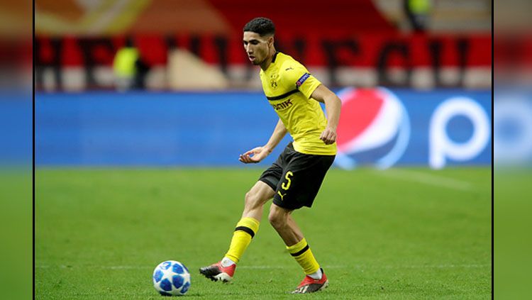 Bintang muda Borussia Dortmund, Achraf Hakimi diprediksi bakal menjadi salah satu aset terpanas di bursa transfer musim panas mendatang. Copyright: © INDOSPORT