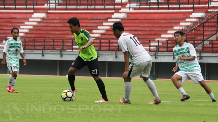 Sesi latihan Persebaya Surabaya jelang pertandingan Piala Indonesia. Copyright: © Fitra Herdian/INDOSPORT