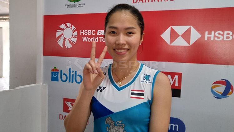 Bintang bulutangkis tunggal putri Thailand, Ratchanok Intanon, mendapat pesan khusus dari Badminton World Federation (BWF) di hari ulang tahunnya yang ke-25. Copyright: © Dimas Ramadhan/INDOSPORT