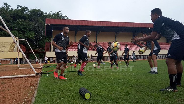 Nampak suasana latihan perdana Timnas Persipura Jayapura di Stadion Mandala Copyright: © Sudjarwo/INDOSPORT