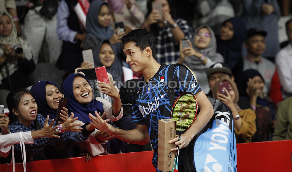 Pebulu tangkis tunggal putra Indonesia, Jonatan Christie, melaju ke babak kedua Indonesia Masters 2019 setelah hanya bermain satu gim. Copyright: © Herry Ibrahim/INDOSPORT