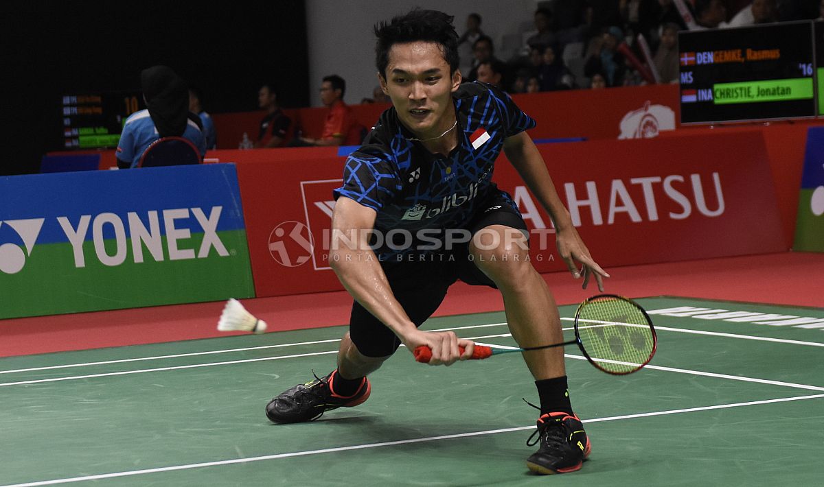 Pebulu tangkis tunggal putra Indonesia, Jonatan Christie, melaju ke babak kedua Indonesia Masters 2019 setelah hanya bermain satu gim. Copyright: © Herry Ibrahim/INDOSPORT