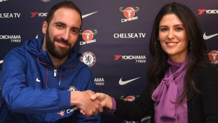 Gonzallo Higuain dan Direktur Chelsea, Marina Granovskaia Copyright: © Talk Sports