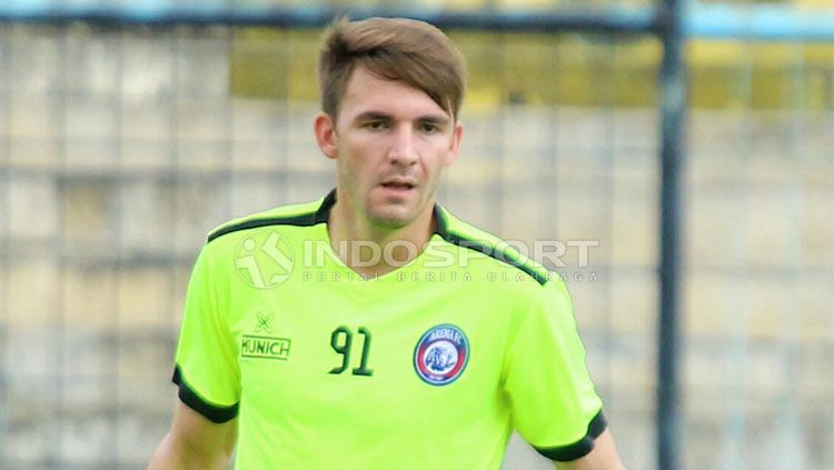 Gelandang asing Arema FC, Pavel Smolyachenko. Copyright: © Ian Setiawan/INDOSPORT