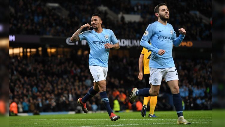 Dua pemain Manchester City Gabriel Jesus (kiri) dan Bernanrdo Silva (kanan) merayakan gol atas Burnley di Piala FA, Sabtu (26/01/19). Copyright: © Getty Images