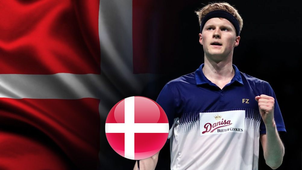 Kemiripan wajah tunggal putra Denmark, Anders Antonsen, dengan pesepak bola klub Inggris Manchester City, Erling Haaland bikin BL Indonesia senggol akun Dr Tifa. Copyright: © Indosport.com