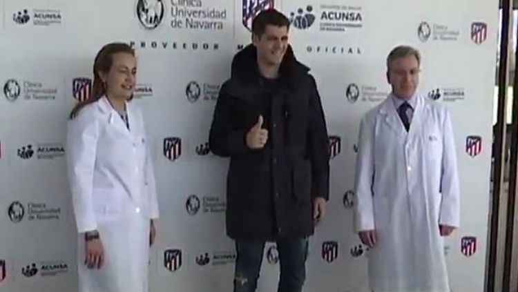 Alvaro Morata saat sedang tes medis di Atletico Madrid. Copyright: © INDOSPORT