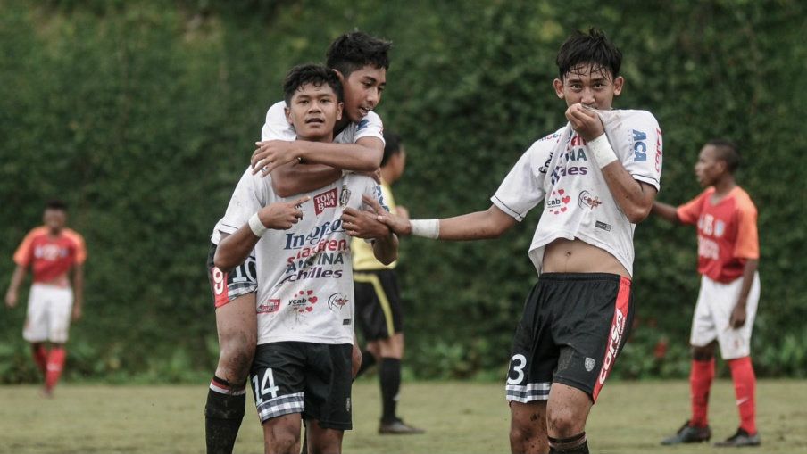 Pemain Bali United U-17 sukses menang 2-0 di laga perdana Piala Soeratin hari ini, (28/01/19). Copyright: © PSSI