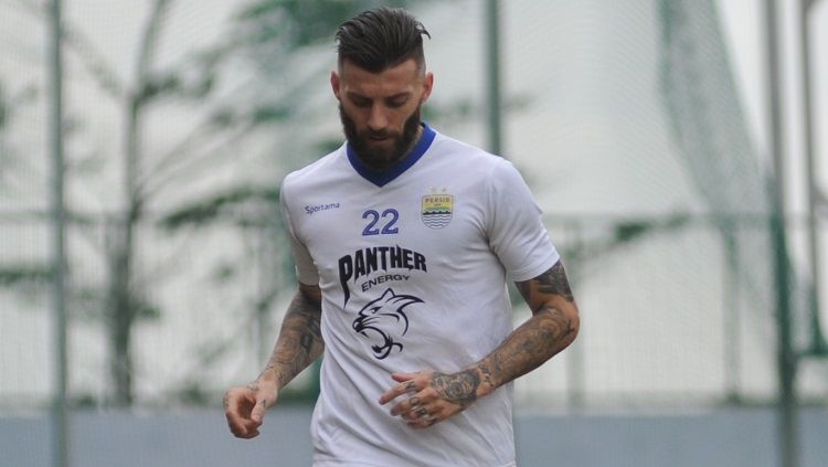 Bek Persib, Bojan Malisic saat berlatih di SPOrT Jabar, Arcamanik, Kota Bandung. Copyright: © Arif Rahman/INDOSPORT