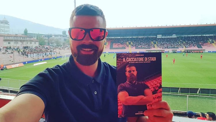 Federico Roccio penggemar sepak bola asal Italia dan ia berhasil mengunjungi stadion di seluruh dunia Copyright: © Federico Roccio