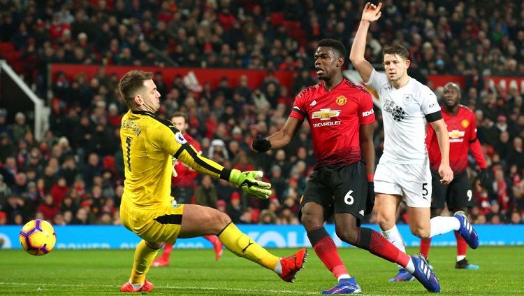 Peluang Paul Pogba namun masih terjebak offside Copyright: © Getty Images