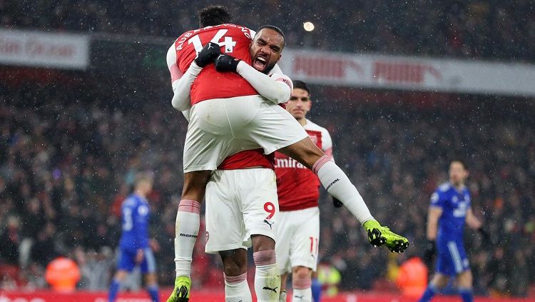 Aubameyang dan Lacazette merayakan gol Copyright: © Getty Images