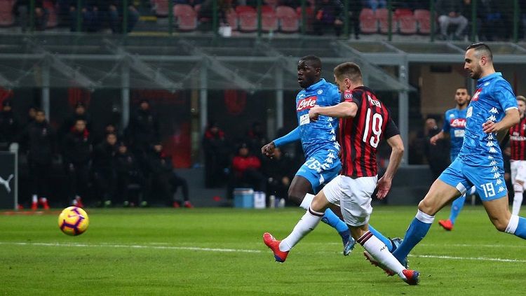 Krzysztof Piątek mencetak gol untuk AC Milan vs Napoli Copyright: © Twitter/@acmilanbr