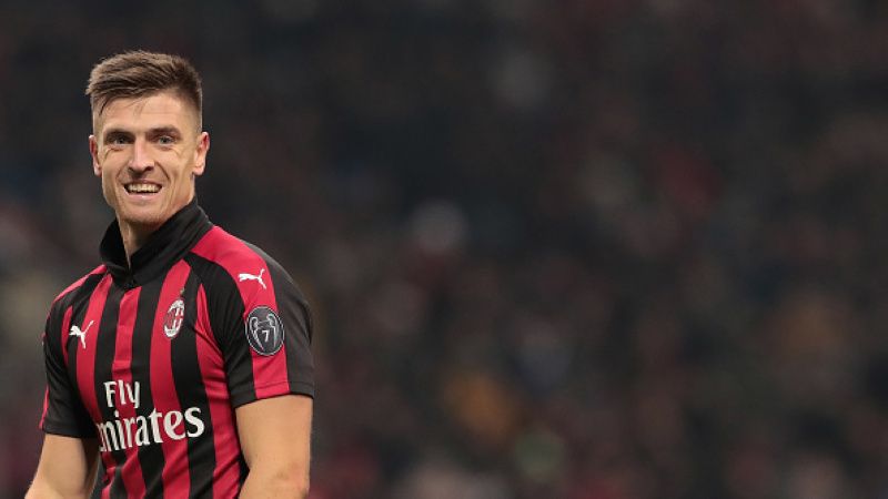 Pemain sepak bola AC Milan, Krzysztof Piatek, kabarnya menjadi incaran Napoli usai dirinya jadi pemain yang bakal dibuang oleh klub Serie A Liga Italia itu. Copyright: © Getty Images