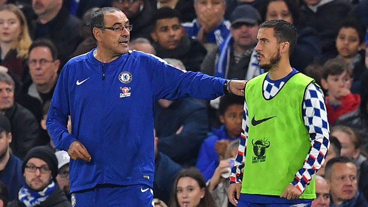 Maurizio Sarri (kiri) dan Eden Hazard, pelatih dan pemain megabintang Chelsea. Copyright: © Getty Images