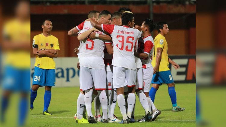 Gol debutan dua rektrutan anyar Laskar Sape Kerrab Copyright: © Twitter/@MaduraUnitedFC