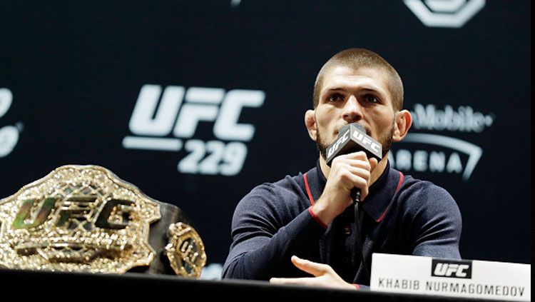 Mantan juara UFC, Khabib Nurmagomedov langsung memberikan dukungan untuk rakyat Palestina yang kembali mendapatkan serangan dari tentara Israel. Copyright: © Getty Images