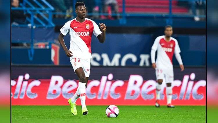 Benoit Badiashile, bek muda AS Monaco sedang diincar oleh Manchester United. Copyright: © Getty Images