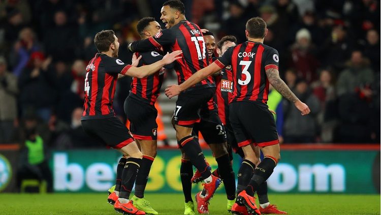 Pemain Bournemouth merayakan gol yang dicetak ke gawang Chelsea. Copyright: © Getty Images