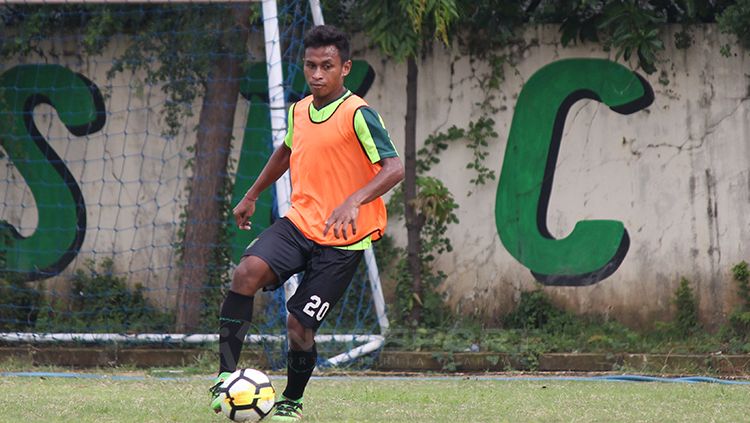 Osvaldo Haay ketika ikut latihan di Lapangan Polda Jatim, Kamis (31/1/19). Copyright: &copy; Fitra Herdian/Indosport