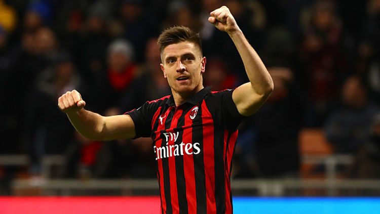 Striker AC Milan, Krzysztof Piatek merupakan salah satu pemain yang menjadi momok dari kiper Bologna, Lukasz Skorupski. Copyright: © Getty Images