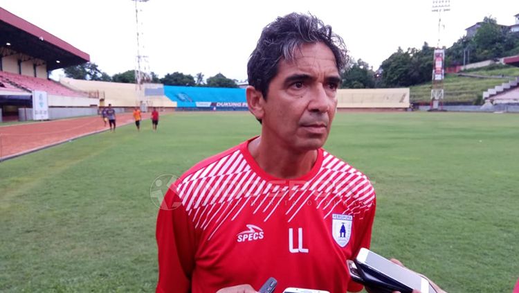 Pelatih Persipura, Luciano Leandro. Copyright: © Sudjarwo/INDOSPORT