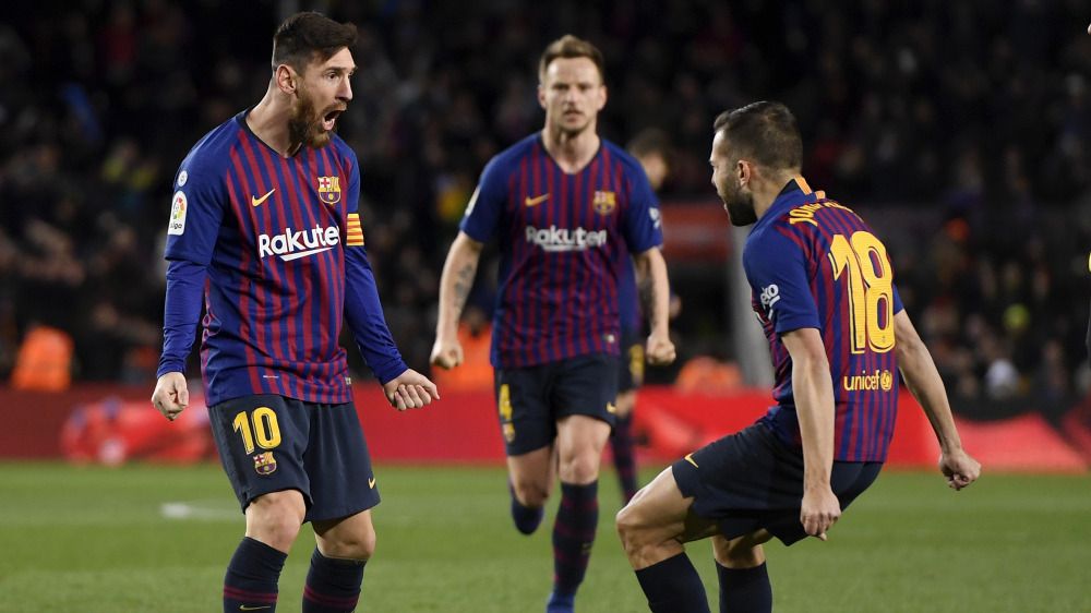 Lionel Messi selebrasi bersama pemain Barcelona Copyright: © Getty Images
