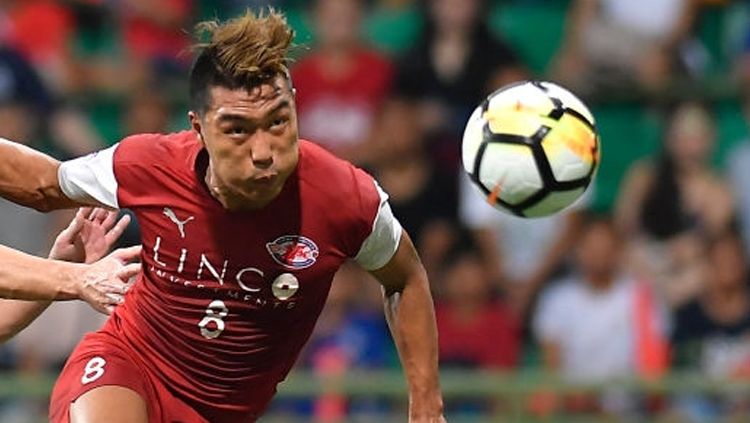 Song Uiyoung berusaha memasukan bola ke gawang lawan Copyright: © GettyImages