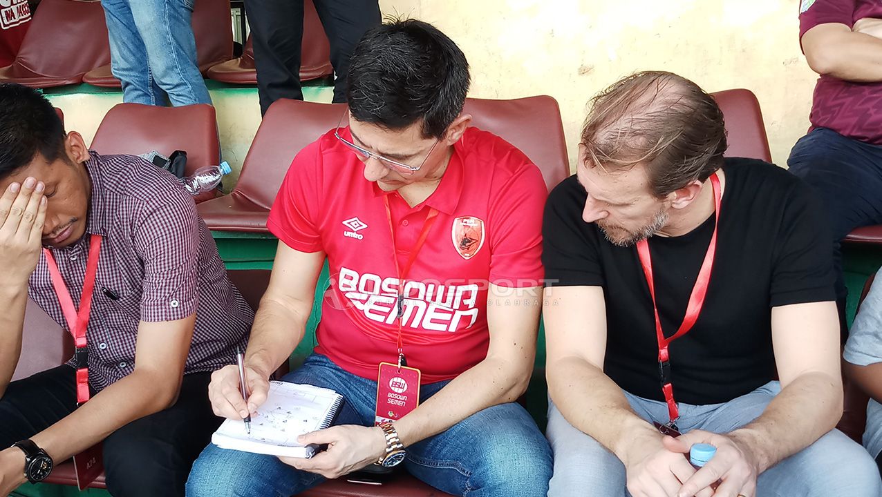 Pelatih anyar PSM Makassar, Darije Kalezic hadir langsung menyaksikan laga PSM kontra Kalteng Putra, Minggu, (03/02/19). Copyright: © Wira Wahyu Utama/Indosport.com